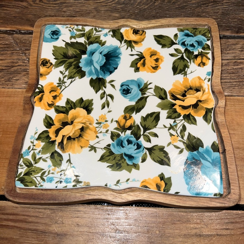 The Pioneer Woman Rose Shadow Trivet